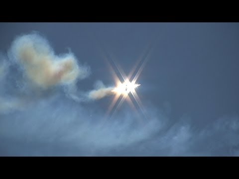 Michael Goulian Flying his Extra 330SC Aerobatic Airplane