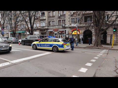 Кола блъсна пешеходец на кръстовище в Русе, пострадаха и автомобили