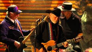 Willie Nelson - Beer for my Horses (Live at Farm Aid 25)