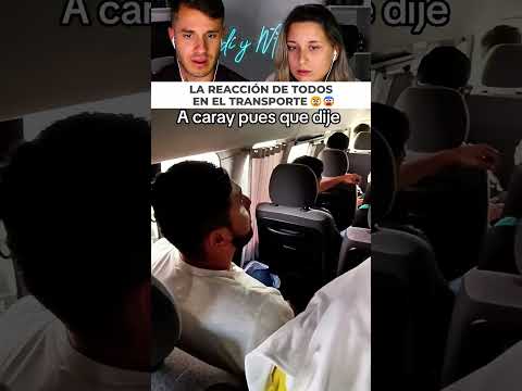 Hablas por teléfono en la combi y toda la combi se siente aludida