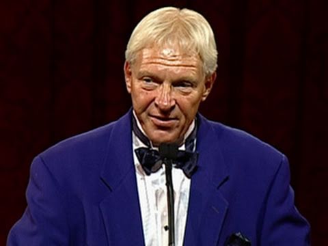 Bobby "The Brain" Heenan recalls the Superstars he managed during his 2004 Hall of Fame Speech