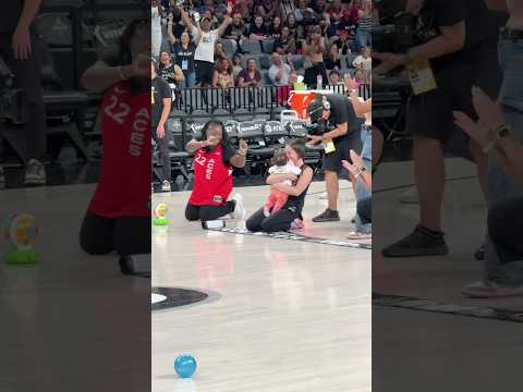 This baby took her 1st steps during the WNBA halftime break and it’s the cutest thing ever ????