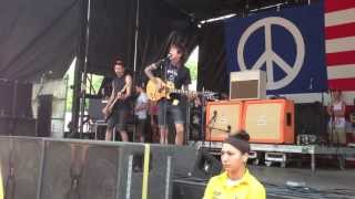 NeverShoutNever - California Slang (Live at Warped Tour 2013)
