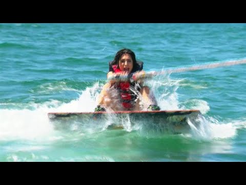 Anna Nooshin overwint angst voor zwemmen - CELEBRITY CITY TRIP