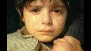 Los Unicos de Mexico al pie de un crucifijo 0001