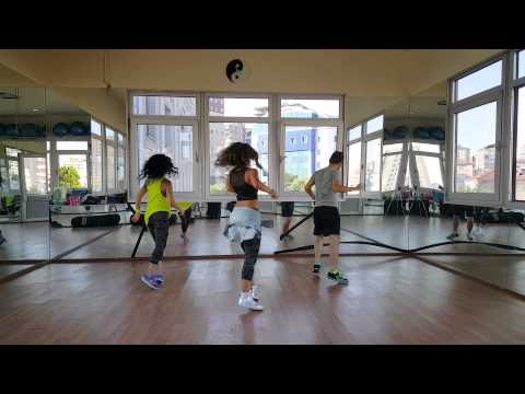 Zumba Zeynep Molder * Ricky Martin - La Mordidita FULL