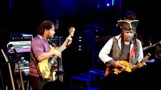 Bela Fleck and the Flecktones - Victor Wooten and Futureman jamming