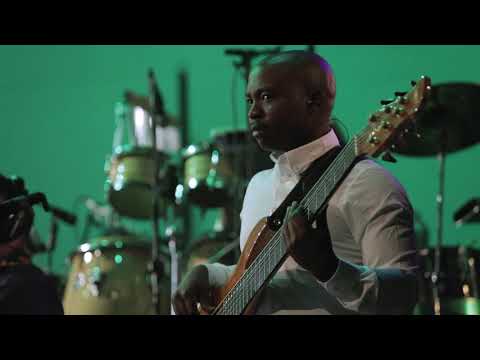 SIKHONZ' UJEHOVA Ft. Qhubekani QBass (Official Live Video)