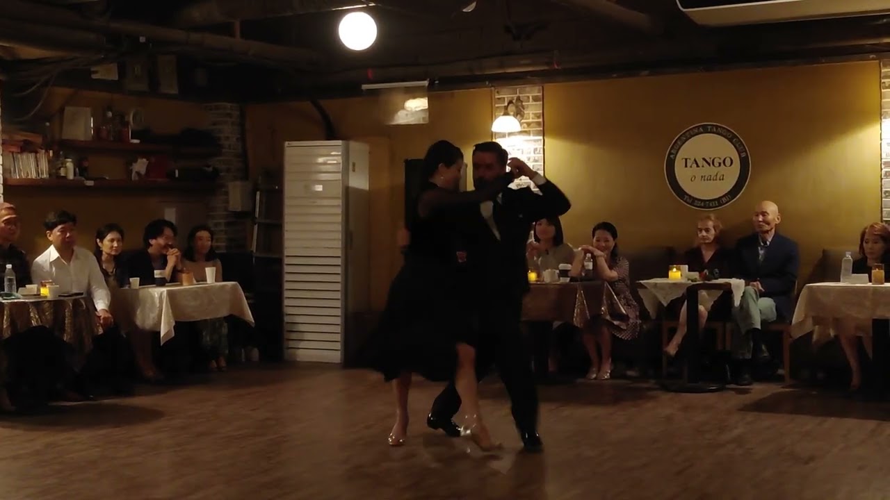 [Ricardo Tanturi, Alberto Castillo - Mozo Guapo] Edison Chaves & Beau Chispita Kim