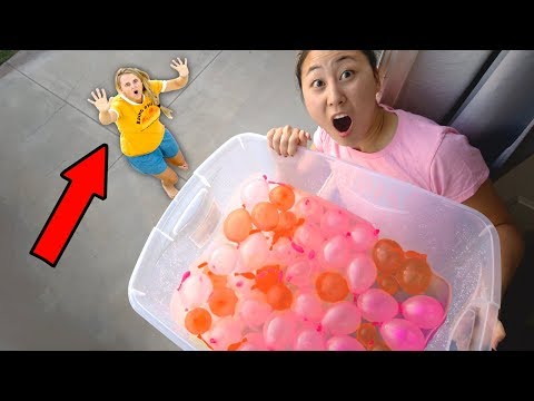 DROPPING WATER BALLOONS ON MOM!!