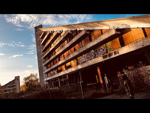 USTROŃ-OPUSZCZONY DOM WYPOCZYNKOWY😱