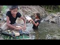 Survival Skills Catch Big Fish 4 Kg By Hand In Water Flow Cooking Big Fish Eating Delicious 28