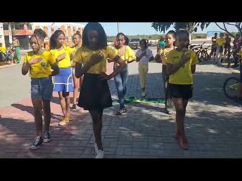 Coreografia da musica Amarelo, azul e branco-Alunas da EMPF de Malhada- Bahia