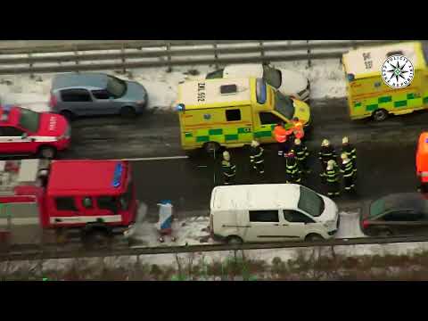 LETECKÉ ZÁBĚRY Z POLICEJNÍHO VRTULNÍKU - HROMADNÁ NEHODA NA D5