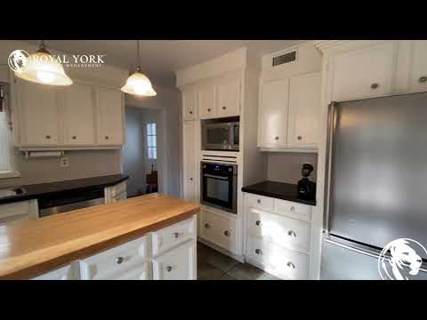 330 Poplar Drive, Oakville, Ontario L6J 4E1
