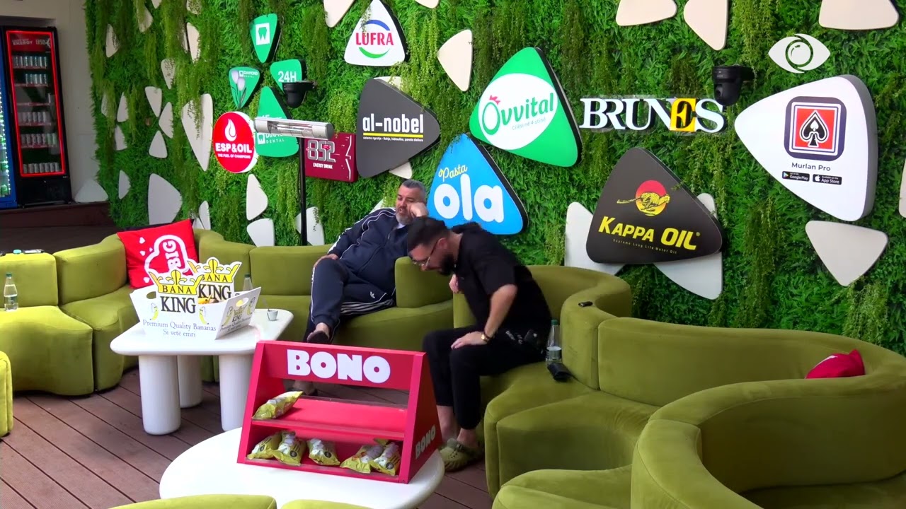 Selin tregon veshjen e saj nga Perla Shop