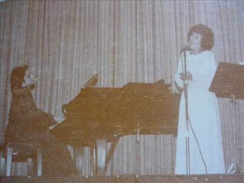Claire Klein Osipov - Fregt vos ken ich (Yiddish Song) 1978