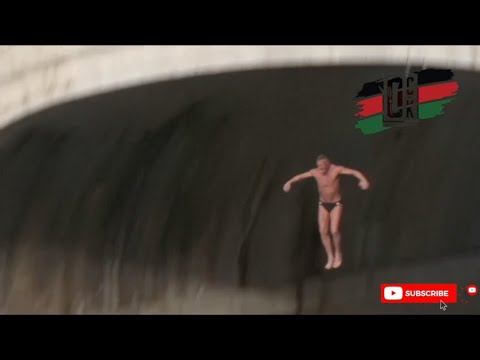 Italians dive into icy waters of River Tiber to celebrate arrival of 2026