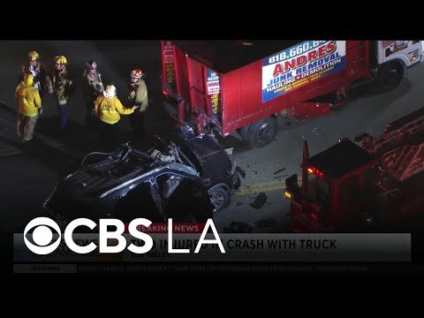 2 hospitalized after crash involving box truck in San Fernando Valley