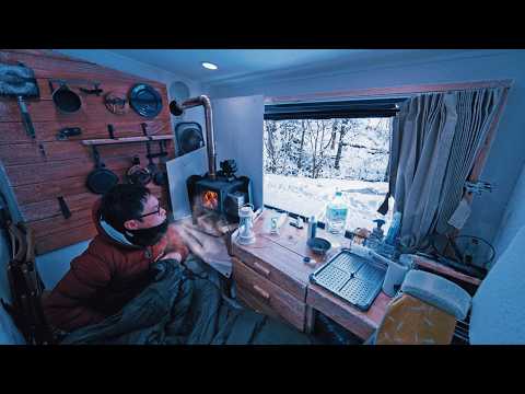 Terrifying! -8°C. Windows frozen! Appliances broken! Car camping with a wood stove in winter.