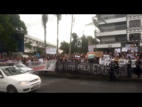 Protestos em Blumenau e outras cidades do país contra o corte de verbas na educação