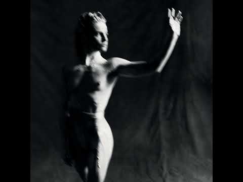 Big eye – Christine and the Queens