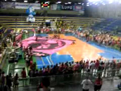 InterUNESP 2010 - Rio Claro comemorando o título na quadra com o bandeirão!