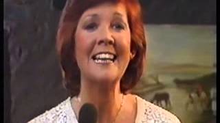 cilla performs Sing a Rainbow