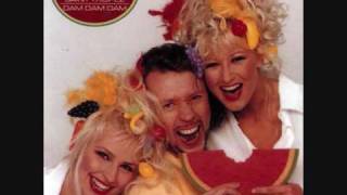 Video Blondes Volare cantare