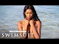 Jessica White Gets Lei’d In Hawaii, Goes Completely Bare In Paradise | Sports Illustrated Swimsuit