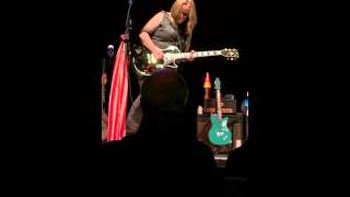 Melissa Etheridge - 11/15/2015 UCSB Campbell Hall Santa Barbara CA - Stranger Road guitar solo