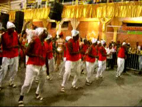 Comissão de Frente da Embaixadores na Quadra da Império da Zona Norte