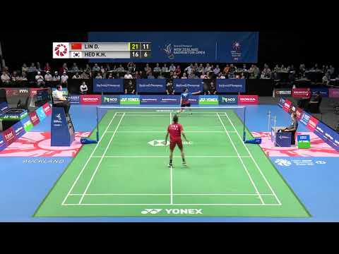 UMP2V6 - Umpire getting mopper on court as soon as rally ends