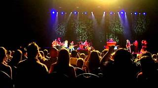 Kelly Clarkson - Sudbury Concert - Aug. 6, 2011 - Intro (Miss Independent)