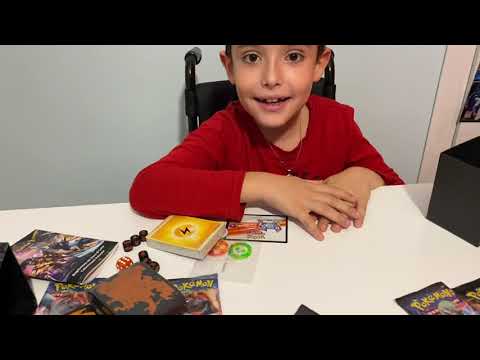 Apriamo il set ALLENATORE FUORI CLASSE di POKEMON FUTURI CAMPIONI- parte 1