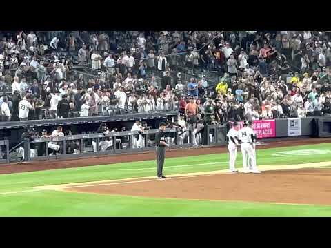 Aaron Boone gets ejected and gives the umpire a earful
