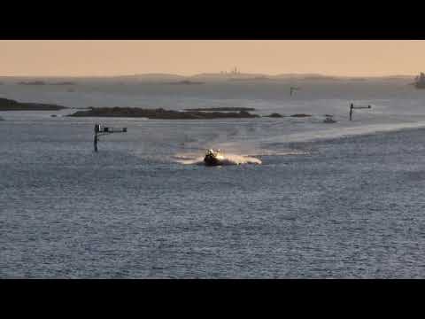 Swedish Kriegsmarine Stridsbåt 90H (CB90) full stop from 40kts in 35M.