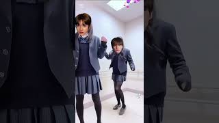 黒タイツなやつ