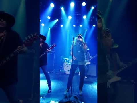 Pelle Miljoona OY : Juokse villi lapsi. Live at Helsinki, Tavastia.