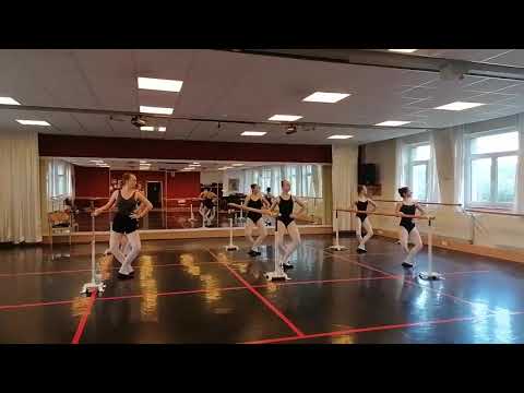 Ballettakademie Elena Schneider - Charakter Tanz