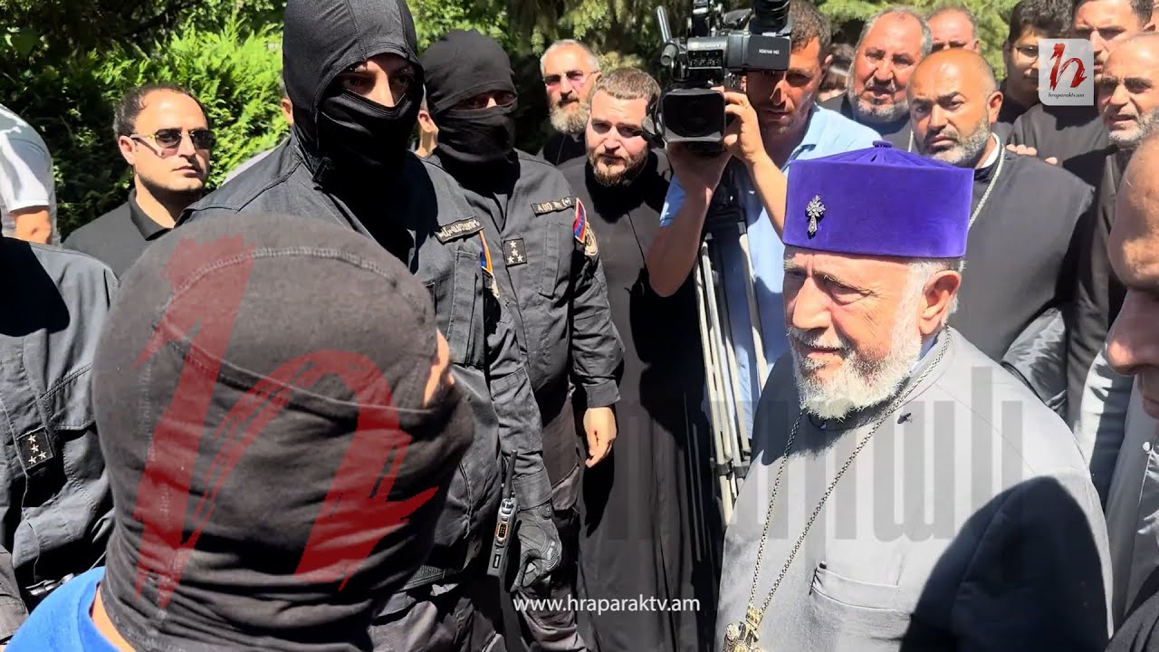 «Մանր-մունր փորձանքներից չենք փախչի». հոգևոր դասը երգով դիմավորում է ԱԱԾ զինյալներին