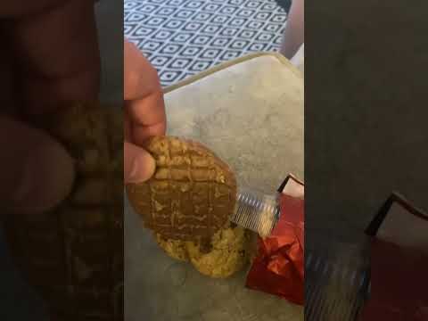 Rating and trying Aldi Half Coated Chocolate Biscuits 🍪 #food #shorts #aldi