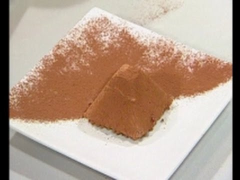 מתכון למוס שוקולד לבן בצורה של פרמידות