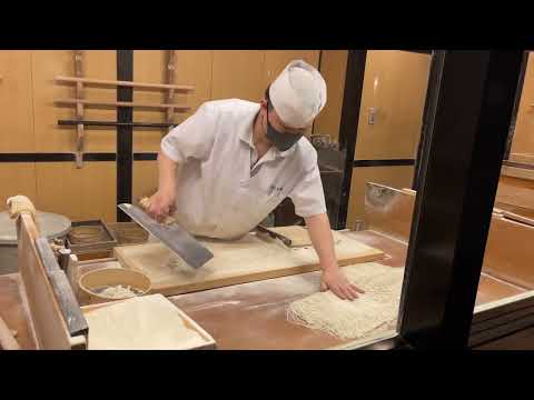 The ART of making SOBA NOODLES そば - master at work
