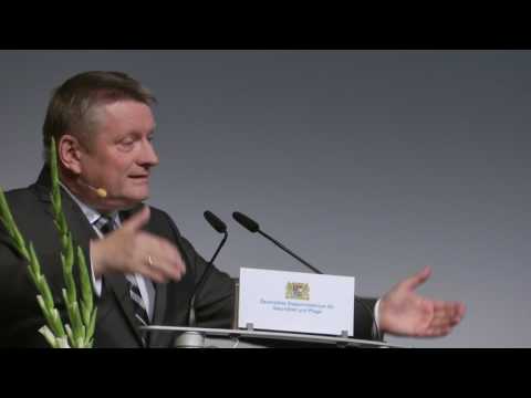 Hermann Gröhe auf dem Pflegegipfel 2017