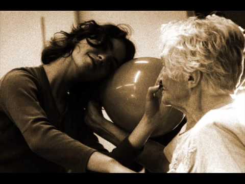 video anziani giovani dentro