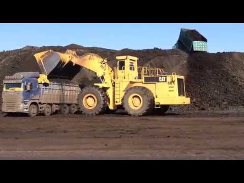 Caterpillar 992C Whell Loader Loading Scania Truck