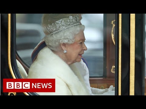 Queen arrives at Parliament - BBC News