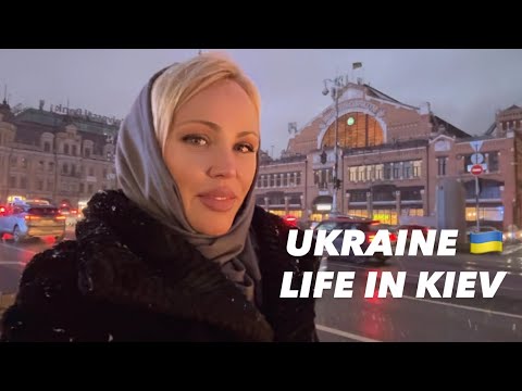 Ukraine 🇺🇦Life in Kiev. December 27, 2025. The Streets of Kiev, Ukraine. Streets Scenes.