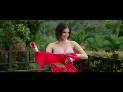 Sunny Leone hot boobs show in bollywood